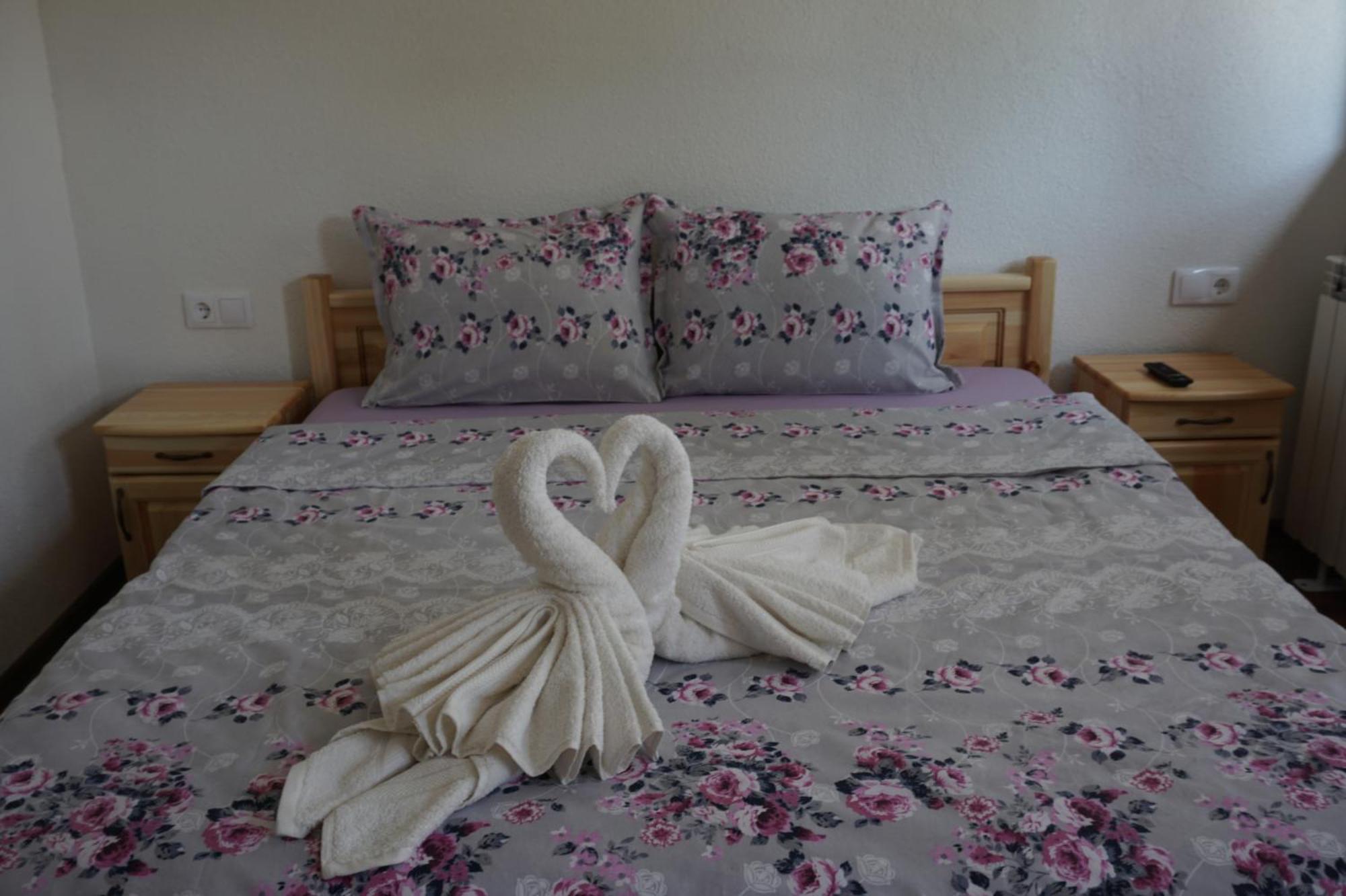 Guesthouse Juli サパレヴァ・バニャ エクステリア 写真