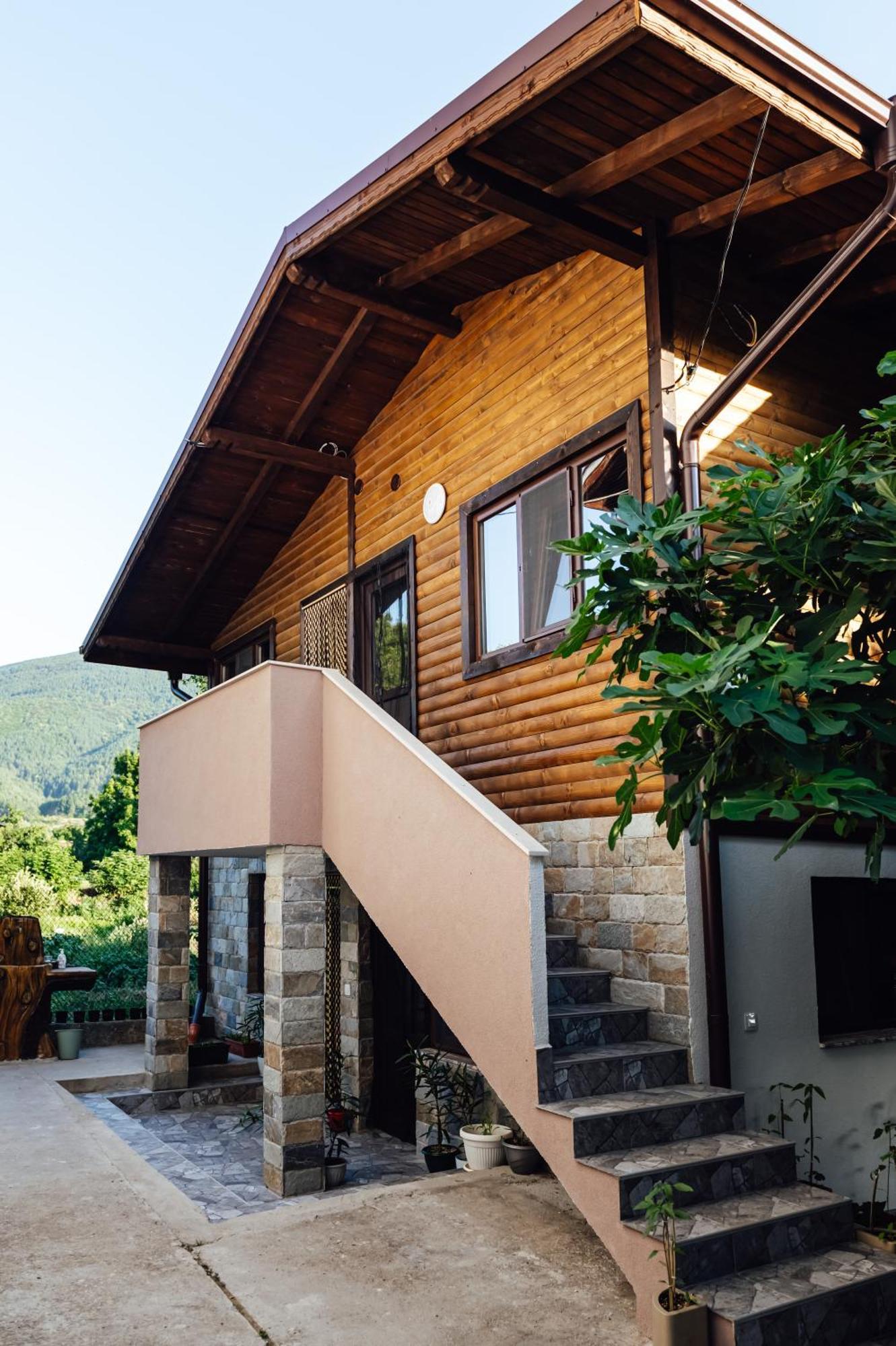 Guesthouse Juli サパレヴァ・バニャ エクステリア 写真