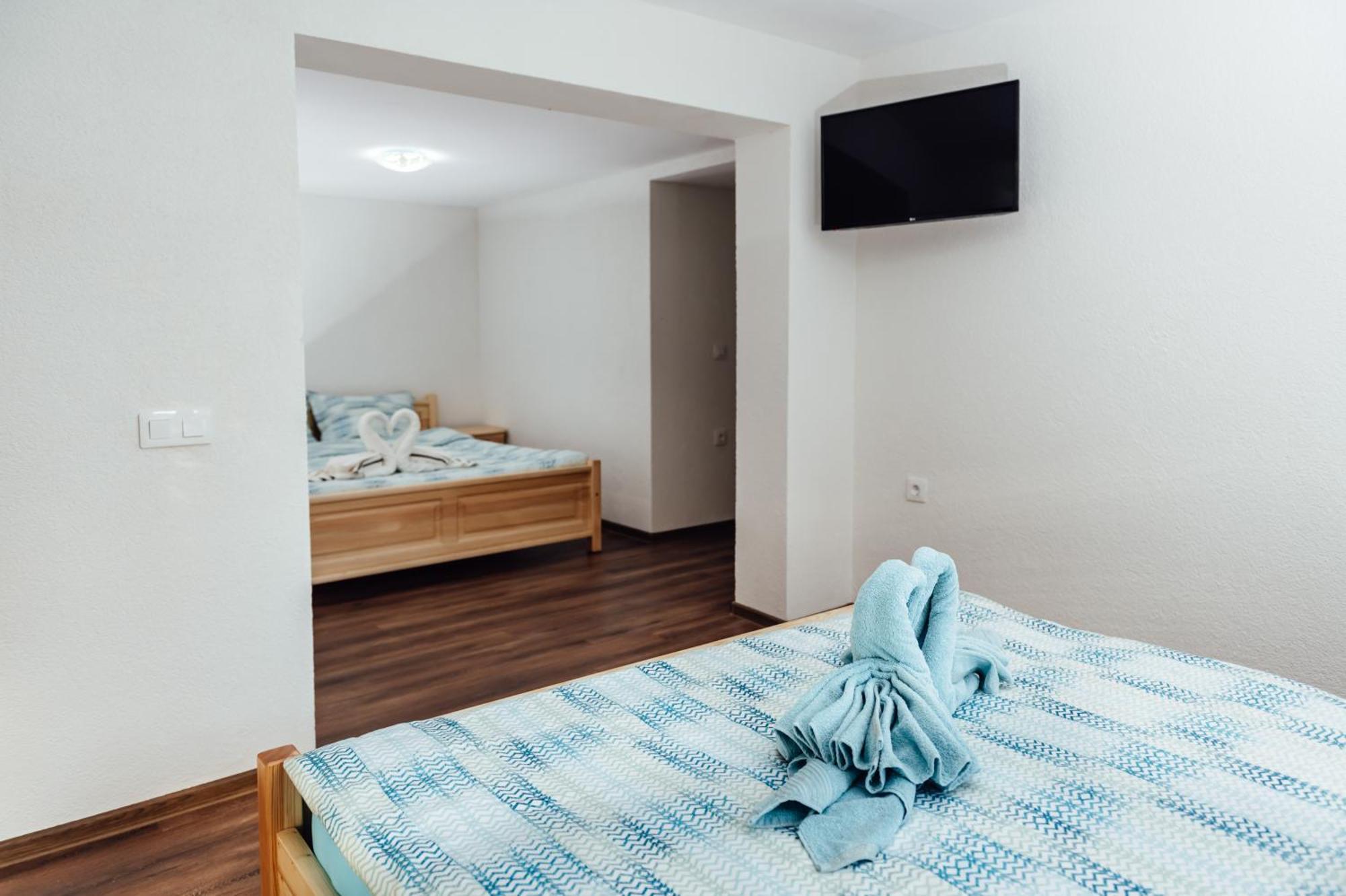 Guesthouse Juli サパレヴァ・バニャ エクステリア 写真