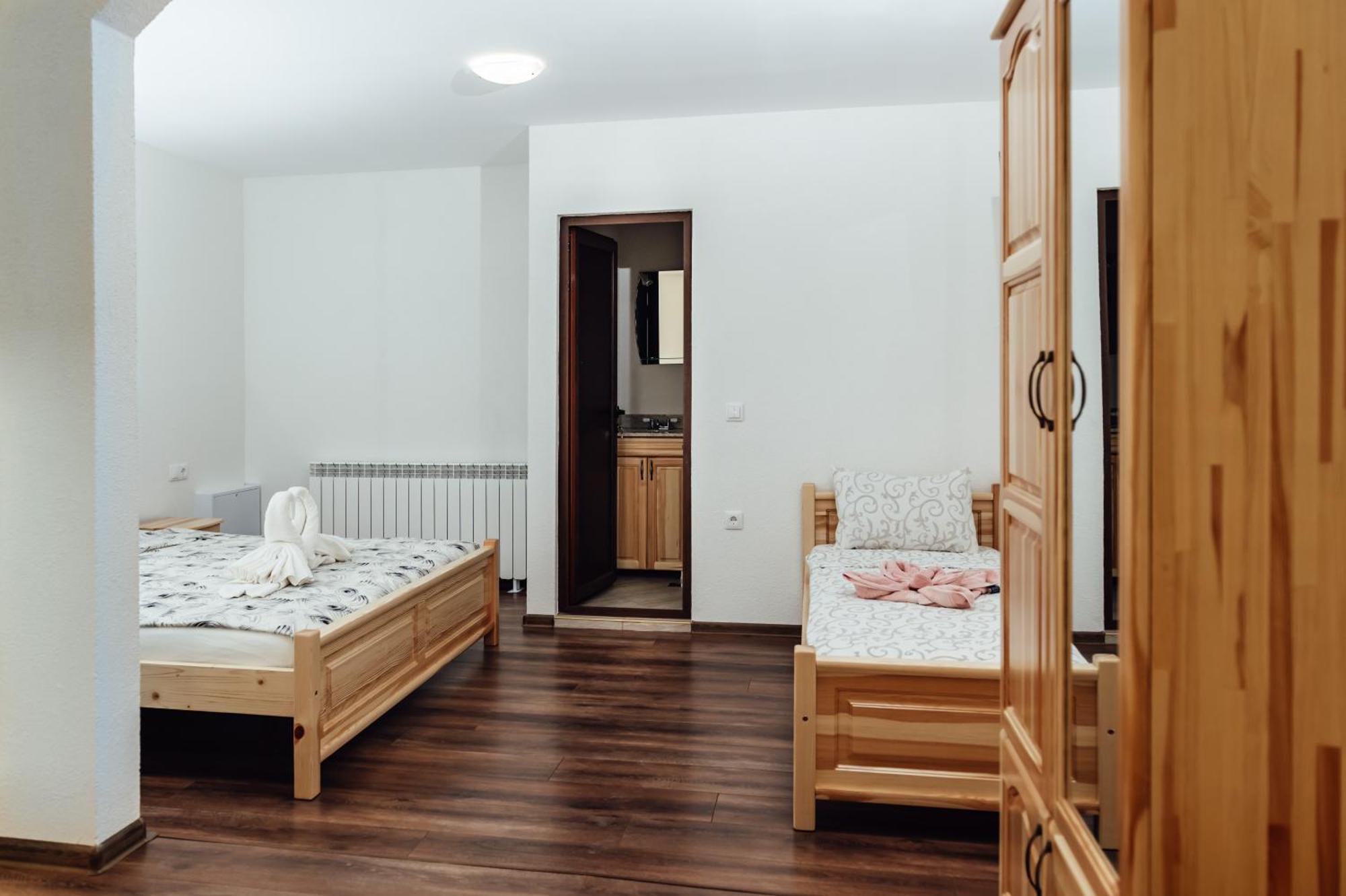 Guesthouse Juli サパレヴァ・バニャ エクステリア 写真