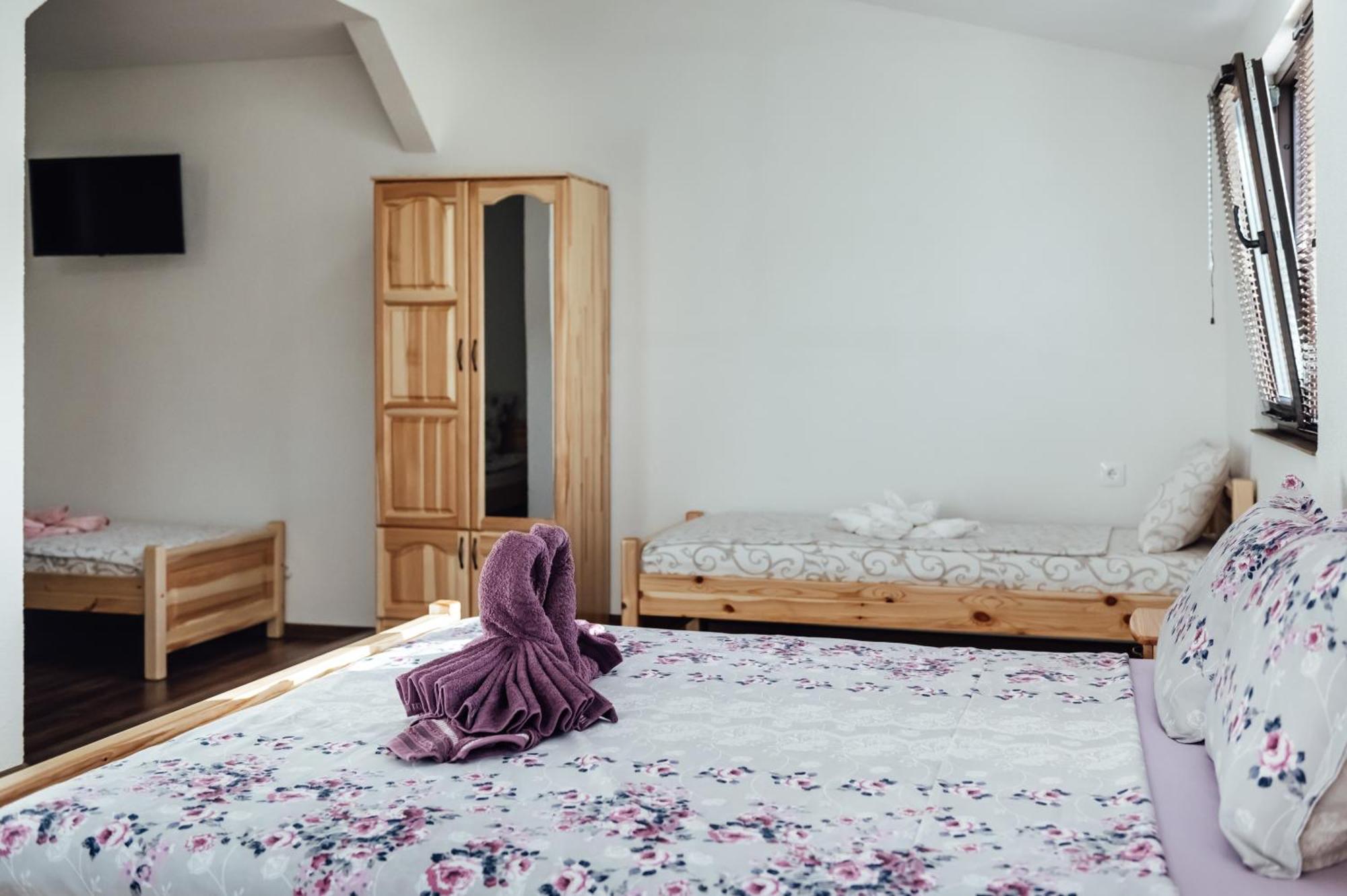 Guesthouse Juli サパレヴァ・バニャ エクステリア 写真