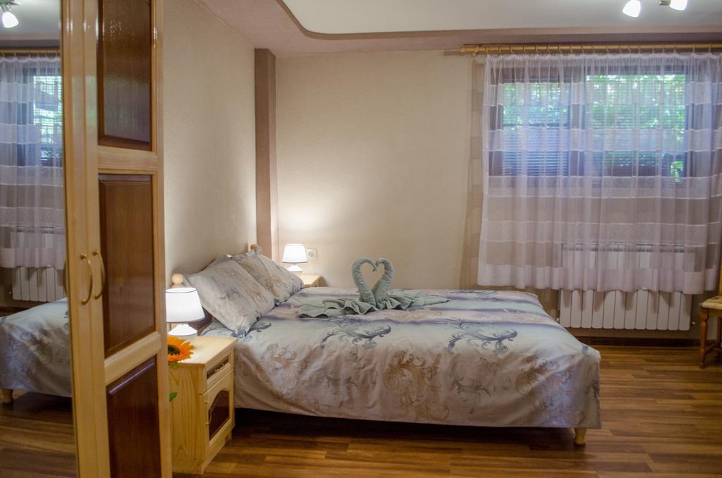 Guesthouse Juli サパレヴァ・バニャ エクステリア 写真